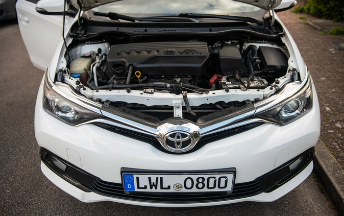 Toyota Auris cena 46900 przebieg: 99000, rok produkcji 2017 z Szczecin małe 742